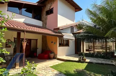Ubatuba - condomínio ubatuba country, casa com 04 dormitórios, sendo 02 suítes e área de lazer.