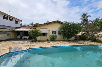 Ubatuba, praia do tenório - belíssima casa de esquina com 602m², com área de lazer, a 150 metros da praia.