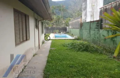 Ubatuba, ressaca - casa com 03 dormitorios, terreno de 450m² e área construída de 170m².