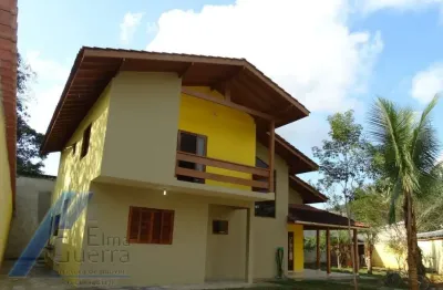 Ubatuba, jardim carolina - linda casa asobradada com 03 dormitórios, sendo 02 suites, com terreno de 366m2.