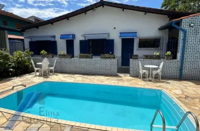 Ubatuba, pereque açu - casa com 03 dormitórios sendo 01 suíte e área de lazer.