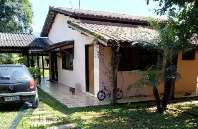 Ubatuba, jardim carolina - casa com 714 m2 de terreno e área construída de 150m2, documentado.