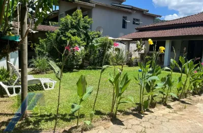 Ubatuba, ressaca - casa com 03 dormitórios sendo 02 suítes, terreno de 450 m2, documentado.