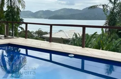 Ubatuba, domingas dias - casa com 05 dormitórios, sendo 04 suítes e área de lazer com vista para o mar.