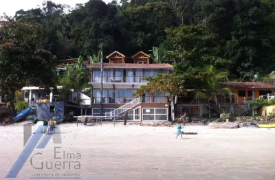 Ubatuba, almada - casa de frente ao mar com terreno de 960 m2, pé na areia.