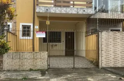 Ubatuba, pereque-açú - sobrado geminado com 02 dormitórios.