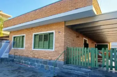 Ubatuba, centro - casa com 03 dormitórios, com terreno de 380 m2.