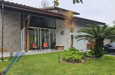 Ubatuba, condomínio ubatuba country - casa com 03 suítes e área de lazer.