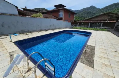 Ubatuba, condomínio park hills - casa com 04 suítes e área de lazer, com terreno de 716 m2.