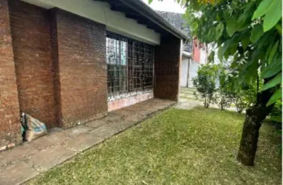 Ubatuba, Centro - Casa com 03 suítes, terreno de 510m² e área construída de 250m².