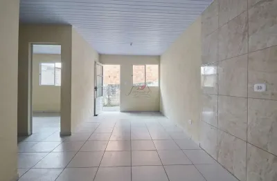 Casa com 2 quartos para alugar na rua guilherme wisniewski, 99, santa cândida, curitiba, 64 m2 por r$ 1.798