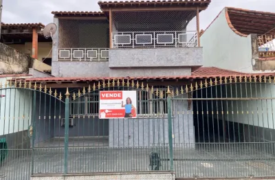 Casa com 3 quartos à venda na Rua Fernando de Souza Costa, 78, Caioaba, Nova Iguaçu