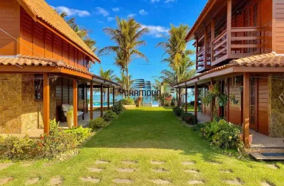 Duplex à beira-mar em santa mônica, guarapari: 2 casas, piscina e acesso direto à praia!