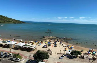 Cobertura com 5 quartos, varanda e piscina de frente para o mar na praia do morro.