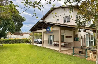 Casa com 4 quartos e 1 suíte na praia de setiba em guarapari/es