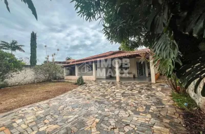 Venda rua 3 casa vicente pires 3 quartos 2 suítes 3 banheiros terreno grande.