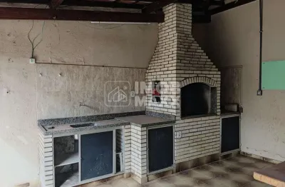 Casa à venda em taguatinga norte: 280m², 3 quartos, 1 suíte, 3 banheiros. oportunidade por r$700 mil!