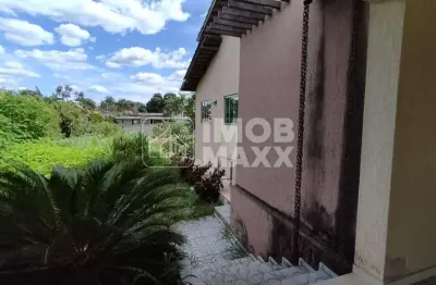 Casa de condomínio no jardim botânico, 4 quartos, 3 suítes, 360m², quintal de 1253m², venda adjudicada.