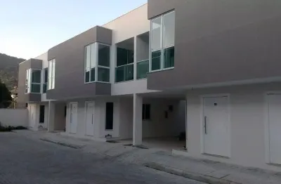 Sobrado em condomínio fechado na barra – balneário camboriú