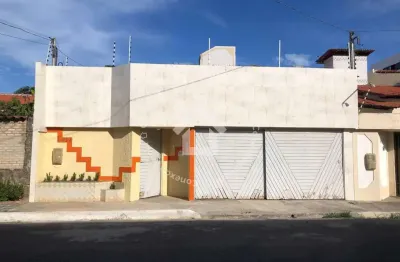 Casa Duplex à Venda na Coroa do Meio | 3 Suítes, 142m², Próxima à Praia