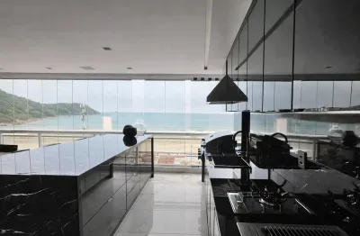 Apartamento de altíssimo padrão frente mar no canto do forte – 250 m² com vista definitiva