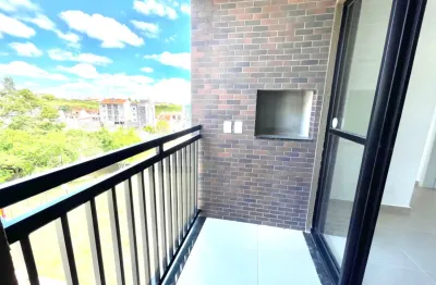 Apartamento no 4º andar com sacada e churrasqueira, ideal para casal ou solteiro