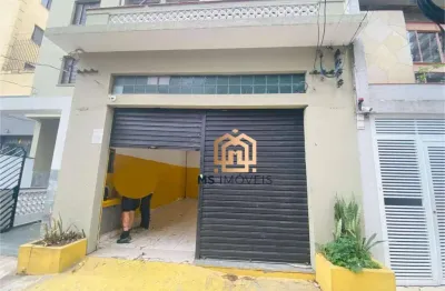 Loja com 115m², vão livre, pd alto, 3 banheiros, para locação na chácara inglesa (praça da árvore).
