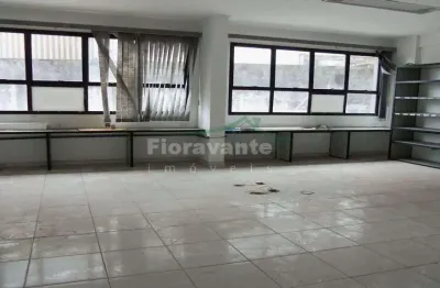 Sala comercial com bom espaço, bem funcional, ótima para quem trabalha com porto, alfândega , receita e polícia federal.