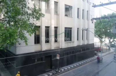 Sala comercial atras do fórum de santos. ótima localização.