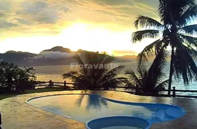 Casa frente mar com 5 suítes, ponta das canas, ilhabela.