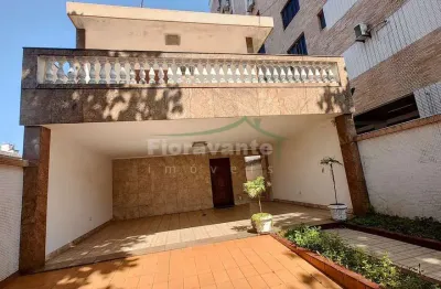 Sobrado com 4 quartos, aparecida, santos. ambientes amplos.