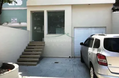 Casa comercial, 4 salas, quintal, edícula, 3 vagas de garagem.