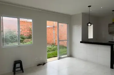 Excelente casa 2 quartos para venda em condomínio fechado no Sim