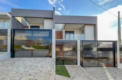 Sobrado novo à venda com 3 suítes, pátio privativo e construção diferenciada