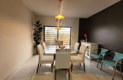 Casa no centro com 3 dormitórios, escritório e área verde!