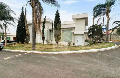 Casa em condomínio, com casa de hóspedes e piscina privativa!