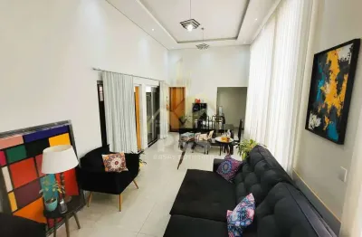 Casa em condomínio, com casa de hóspedes e piscina privativa!