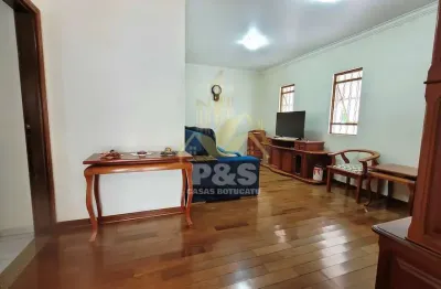 Casa com 3 dormitórios, área verde, com terreno  400 m2, a 8 min do centro