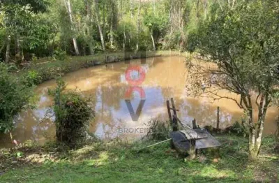 Sítio para Venda em Cotia, Da Capelinha, 2 dormitórios, 1 suíte, 2 banheiros, 2 vagas