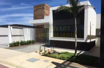 Casa com fino acabamento em condomínio de alto padrão
