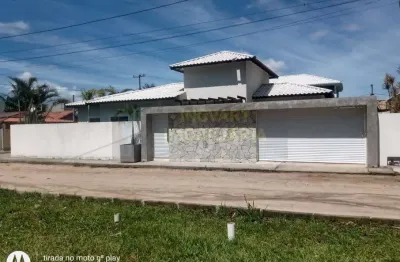 Ótima casa colonial  de alto padrão com 03 suítes sendo 01 suít