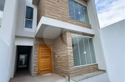Casa com 3 quartos à venda na Cento E Cinquenta E Quatro, Laranjal, Volta Redonda