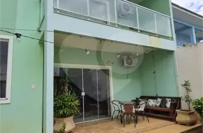 Casa com 3 quartos à venda na T, Jardim Amália, Volta Redonda