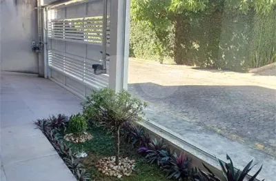 Casa com 3 quartos à venda na Um, Água Limpa, Volta Redonda