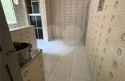 Apartamento com 2 quartos para alugar na Duzentos E Trinta, Conforto, Volta Redonda