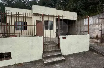 Casa com 2 quartos à venda na E, Três Poços, Volta Redonda