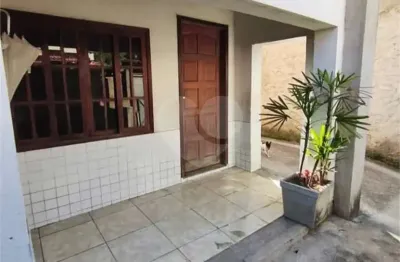 Casa com 2 quartos à venda na Rua Pedro Paulino, 600, Centro, Barra Mansa