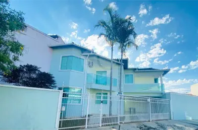 Casa com 3 quartos para alugar na T, Jardim Amália, Volta Redonda