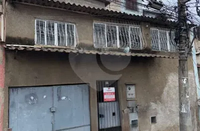 Casa com 3 quartos para alugar na Rua Moçambique, 116, Retiro, Volta Redonda