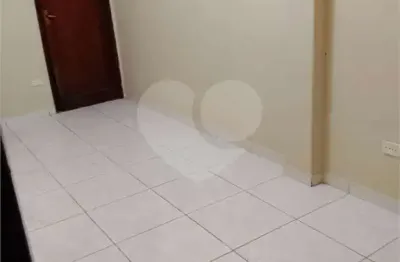 Kitnet / Stúdio para alugar na Rua São João, 2, Centro, Volta Redonda